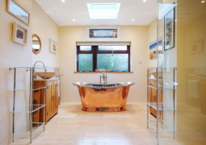 High quality detached house with parking St. Ives